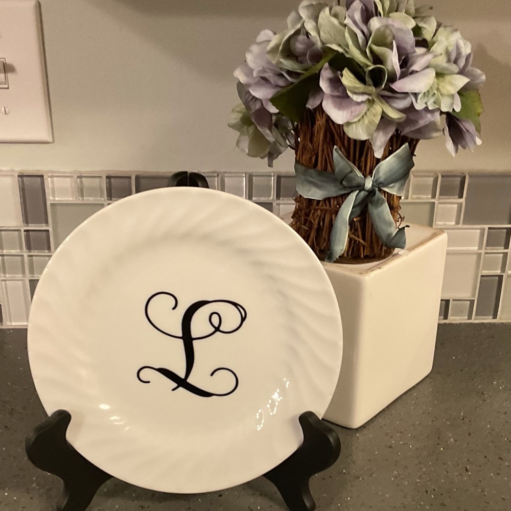 ⚡️$5 FLASH SALE ⚡️ L Script Monogram Display Gift Plate